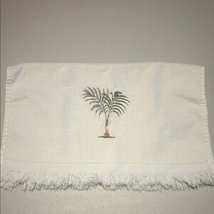 Palm Tree Embroidered Fingertip Towel